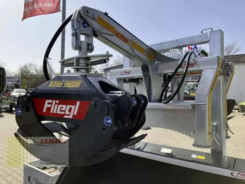E-FARM: Fliegl hydr. rückezange combi rz 185 - Équipement forestier - id 71YBBQ9 - 2 299 € - Année: 2024 - Allemagne