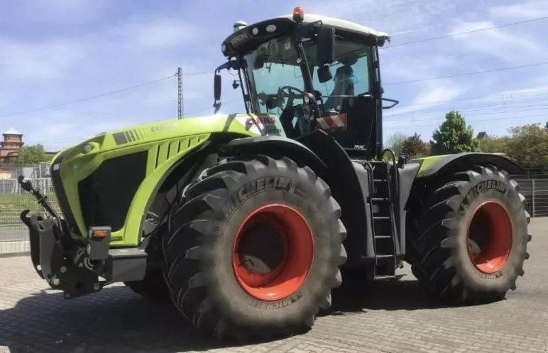 Claas Xerion 4200 Trac Τρακτέρ 280.000 €