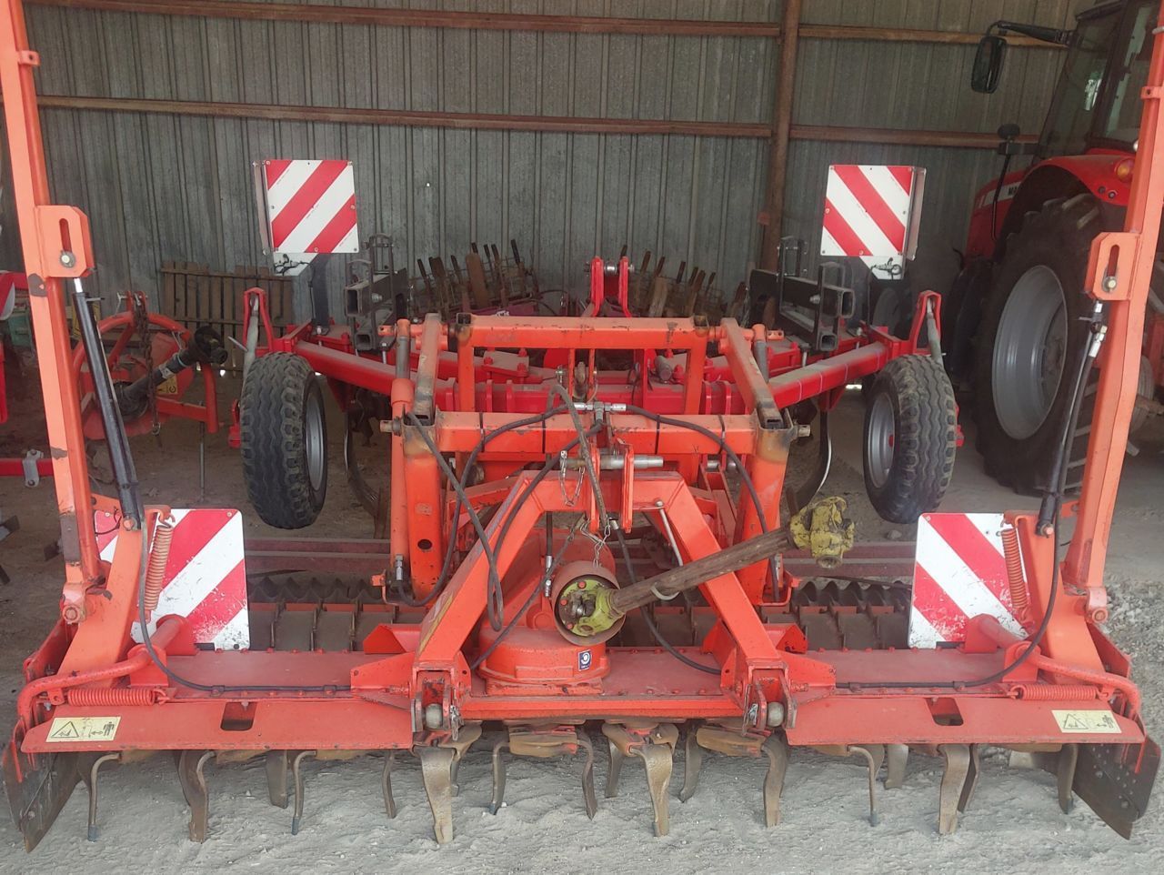 E-FARM: Kuhn hr 303d - Power harrow - id LCLVVNG - €5,000 - Year of construction: 2007 - France