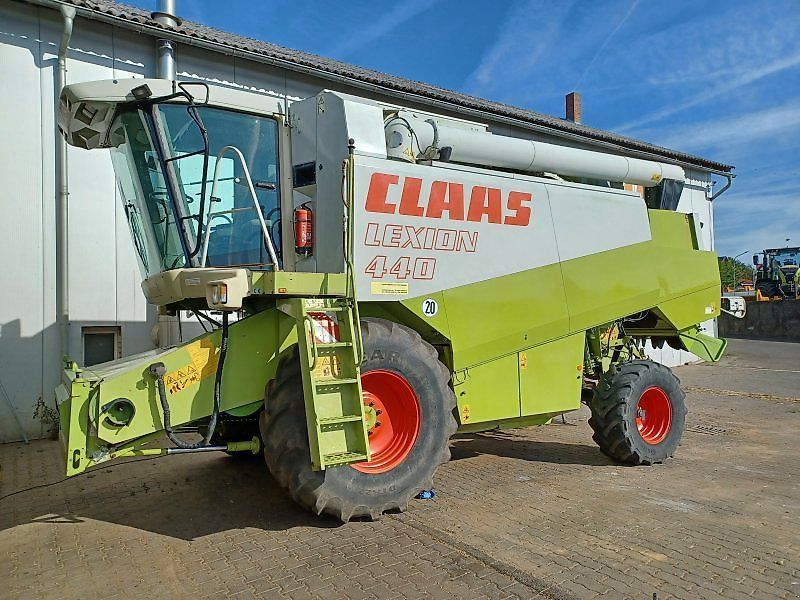 E-FARM: Claas Lexion 440 - Moissoneuse-batteuse - id QFQIDCT - 59 000 € - Année: 1996 - Lecture du nombre d'heure: 2 880,Puissance du moteur (chevaux): 250,Allemagne