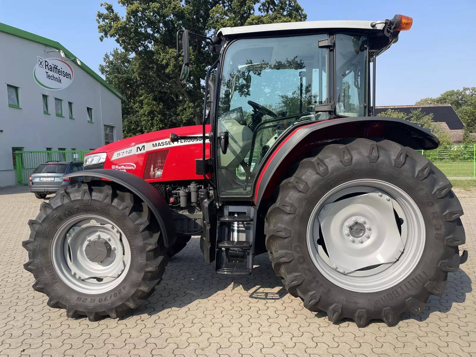 E-FARM: Massey Ferguson 5712M - Tracteur - id IZTP2GK - 60 000 € - Année: 2023 - Lecture du nombre d'heure: 2,Puissance du moteur (chevaux): 120,Allemagne