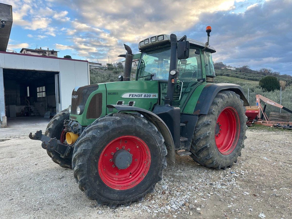 Fendt 820 Vario Traktor