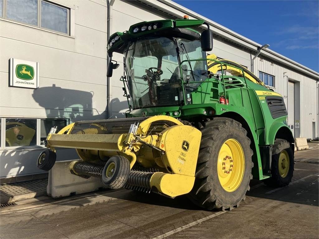 E-FARM: John Deere 8500 - Ensileuse automotrice - id 2WSRAXJ - 280 857 € - Année: 2024 - Puissance du moteur (chevaux): 585,Royaume-Uni
