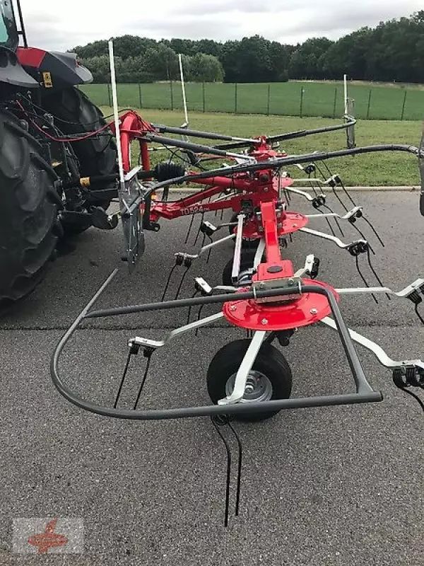 E-FARM: Massey Ferguson TD524 DN - Karuzelowy przetrząsacz do siana - id QLK6XUP - 7900 € - Rok produkcji: 2025 - Niemcy