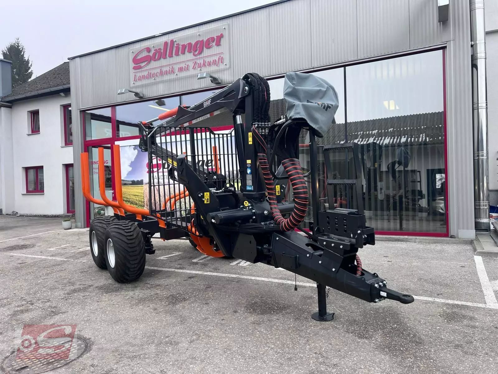 BMF bmf 8t1-e mit bmf 720 kran Forestry trailer