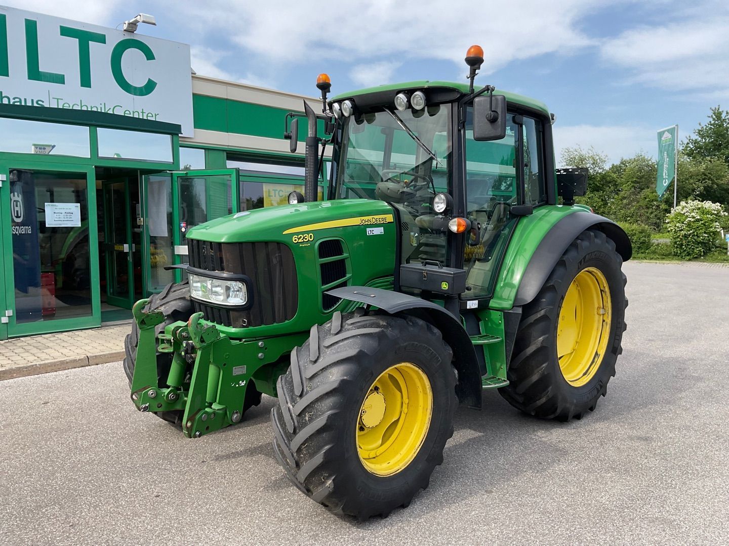 E-FARM: John Deere 6230 Premium - Tractor - id H6SHNJV - €47,699 - Year of construction: 2006 - Engine hours: 8,950,Engine power (HP): 110,Austria