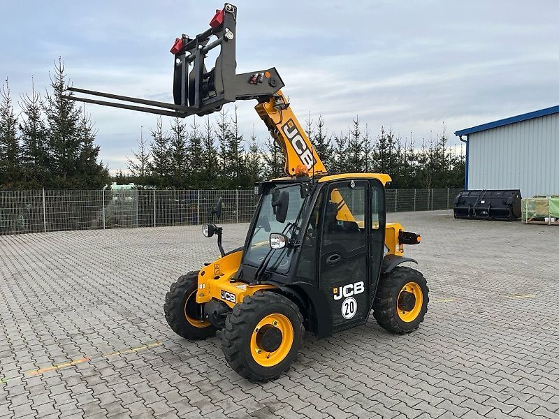 E-FARM: JCB 514-40 - Teleskoplader - id CDXUDP6 - 48.900 € - Baujahr: 2023 - Abgelesene Motorstunden: 60,Motorleistung (PS): 25,Deutschland