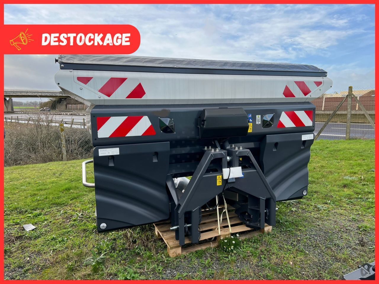 E-FARM: Sky Agriculture x40+ 24-36 hr econov - Trąšų barstytuvas - id Q5JJGMV - 24 500 € - Gamybos metai: 2023 - Prancūzija