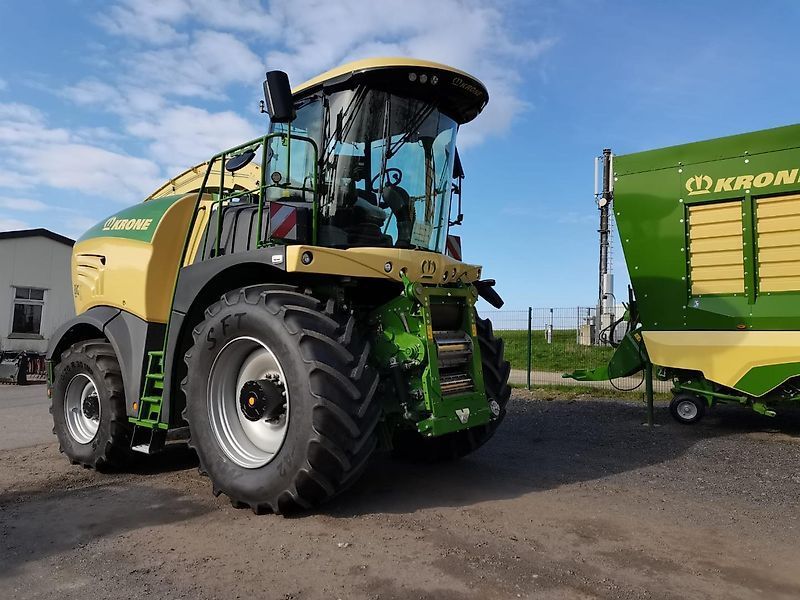 E-FARM: Krone BiG X 630 - Feldhäcksler (selbstfahrend) - id PZ5RKZV - 430.000 € - Baujahr: 2023 - Abgelesene Motorstunden: 300,Motorleistung (PS): 630,Deutschland