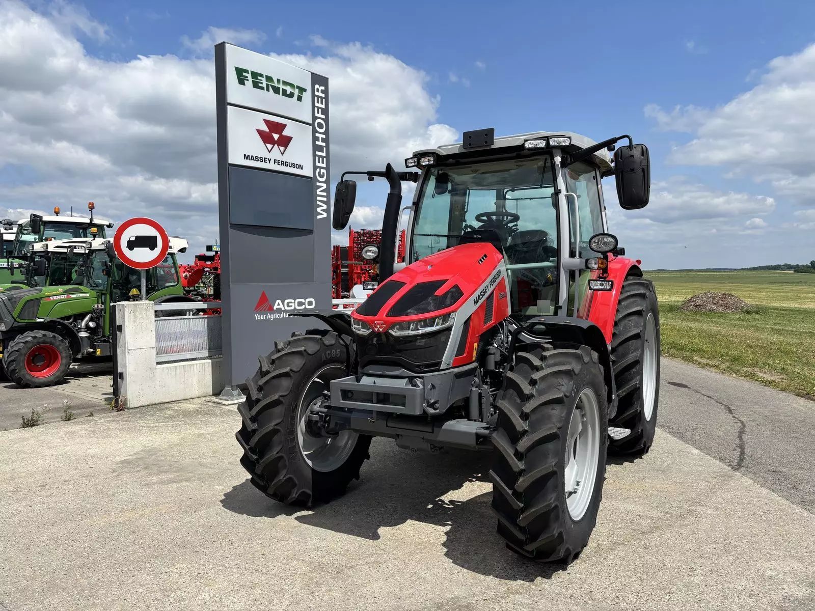 E-FARM: Massey Ferguson 5S.115 Efficient - Tracteur - id 5RDIUNG - Année: 2022 - Puissance du moteur (chevaux): 115,Autriche