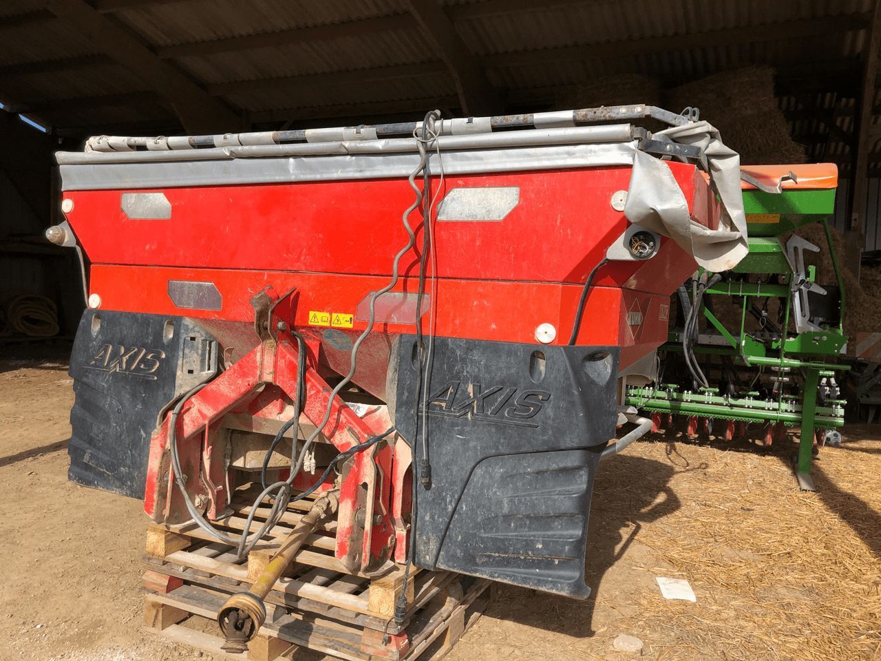 E-FARM: Kuhn distributeur axis 40.1 - Düngerstreuer - id CRZGAG7 - 5.500 € - Baujahr: 2009 - Frankreich
