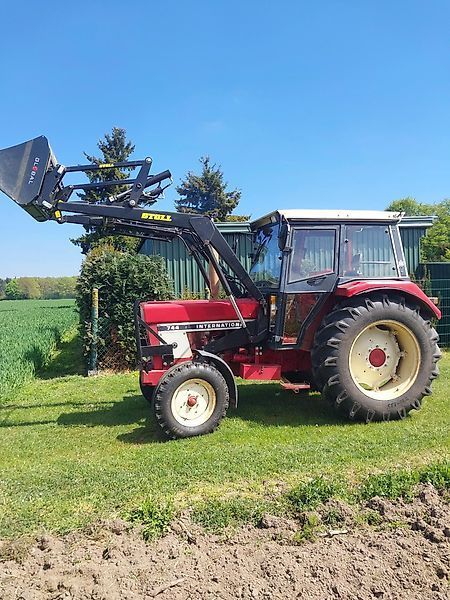 IHC 744 Tractor €15,000