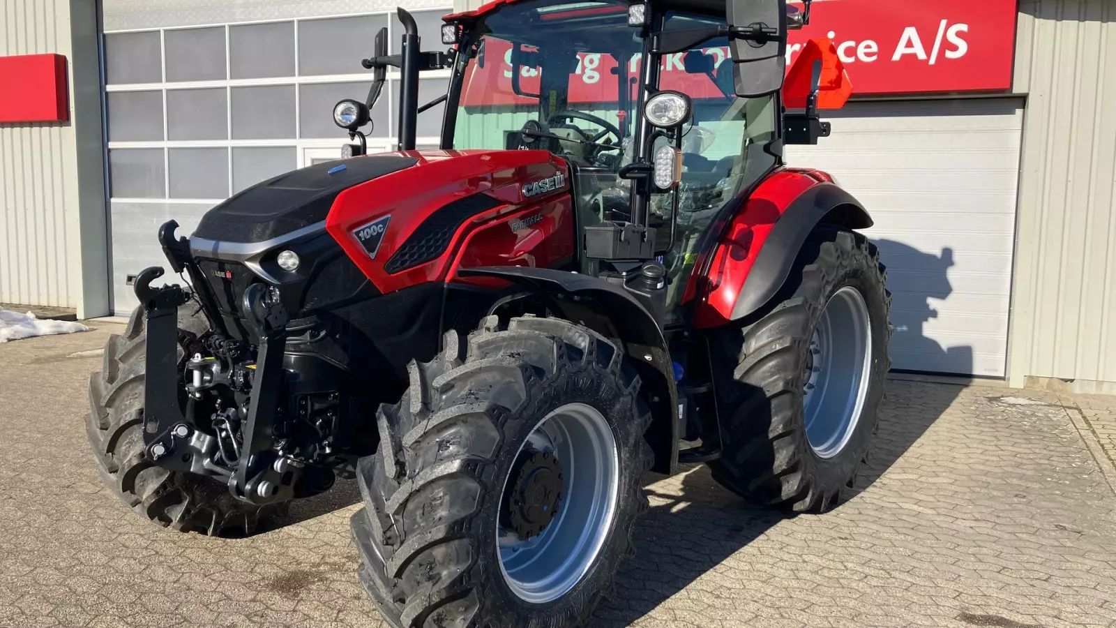 Case IH Farmall 100 Tractor