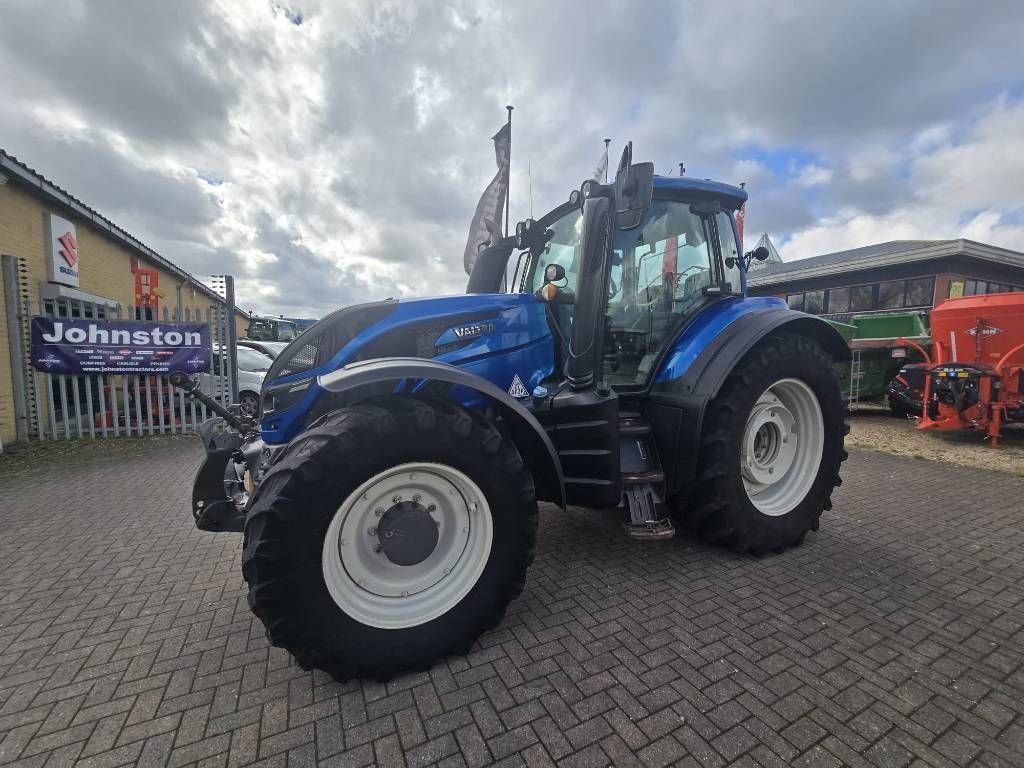 Valtra T 214 Tractor