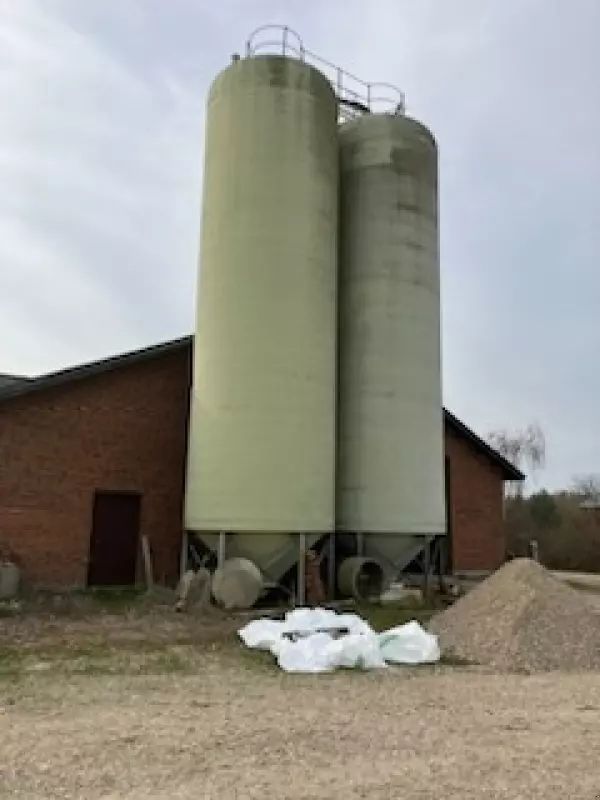 E-FARM: sonstige 100 m3 gangbro samt 1 stige - Manutention et stockage du grain - id DSTDTKA - 7 374 € - Année: 1987 - Danemark
