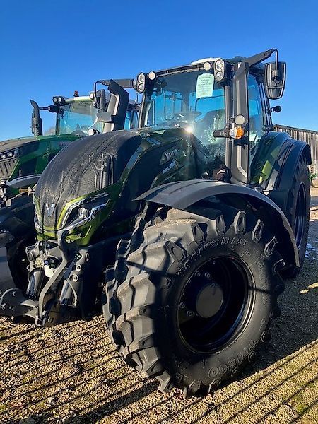 Valtra T 215 D Traktorius