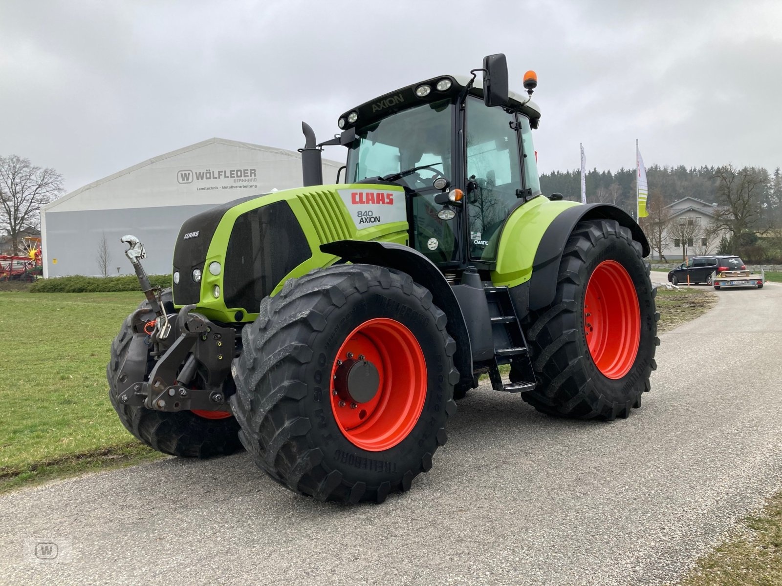 Claas Axion 840 CMATIC tractor 62 417 €