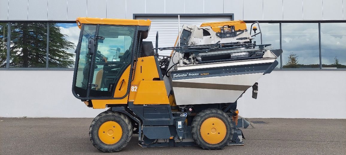 E-FARM: Pellenc 8290 activ' selectiv' process - Grape harvester - id JCAJBKA - €39,000 - Year of construction: 2013 - France