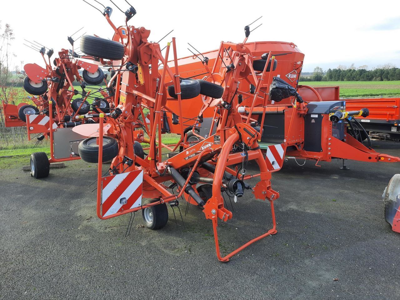 E-FARM: Kuhn GF 7902 - Tedder - id GBACNPQ - €15,000 - Year of construction: 2023 - France