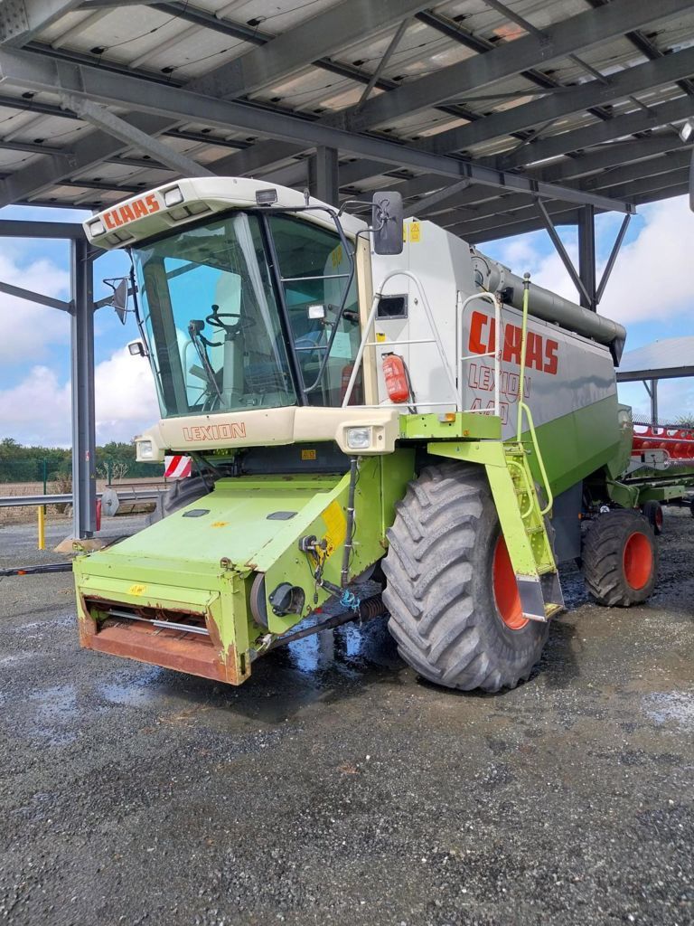E-FARM: Claas Lexion 440 - Moissoneuse-batteuse - id XCLHWVL - 38 000 € - Année: 1999 - Lecture du nombre d'heure: 6 610,Puissance du moteur (chevaux): 250,France