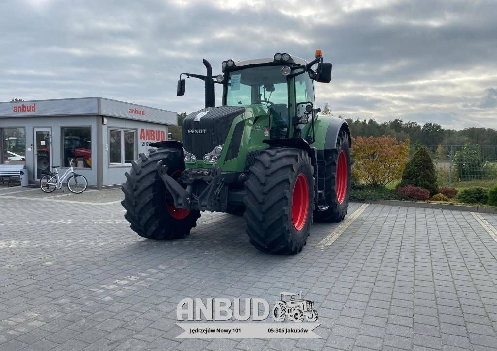 E-FARM: Fendt 826 Vario - Tractor - id GC4FYLN - €71,000 - Year of construction: 2015 - Engine hours: 9,280,Engine power (HP): 260,Poland