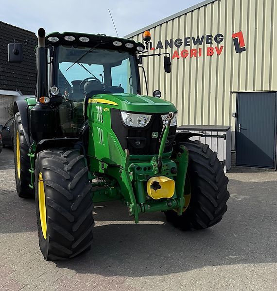 John Deere 6130 R Trattore