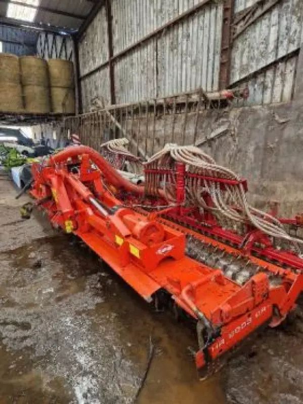 E-FARM: Kuhn 6m repliable - Herse rotative - id PJ6ISBE - Année: 2007 - France