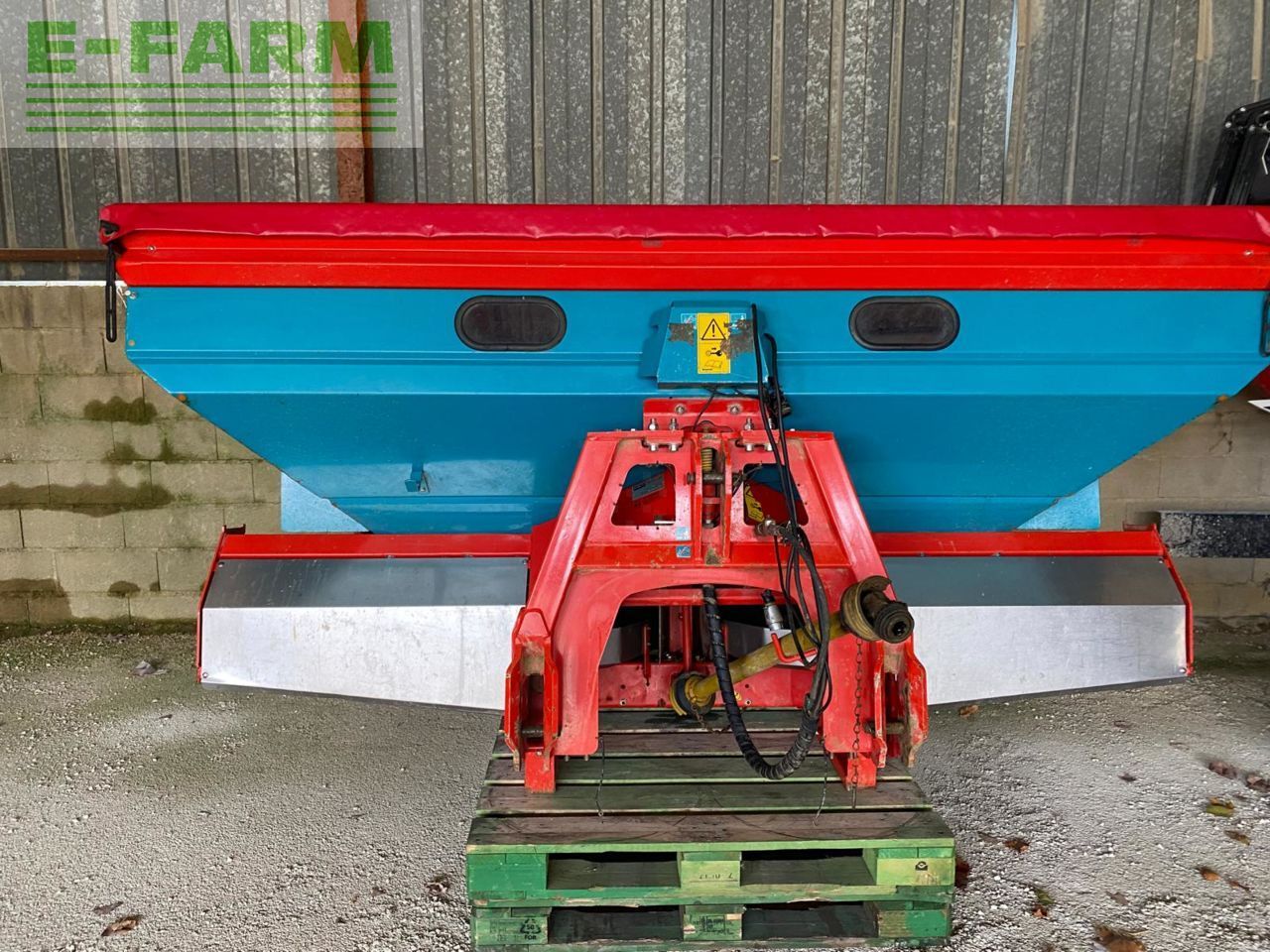 E-FARM: sulky dpx magnum - Epandeur d'engrais - id NTX9G7Q - 5 300 € - Année: 2006 - France