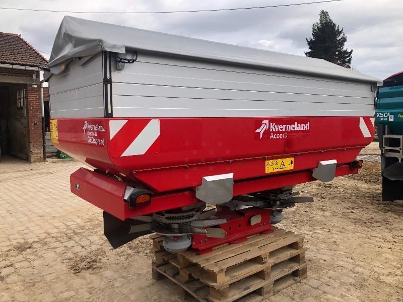 E-FARM: Kverneland exacta - Epandeur d'engrais - id H21QEFW - 10 000 € - Année: 2013 - France
