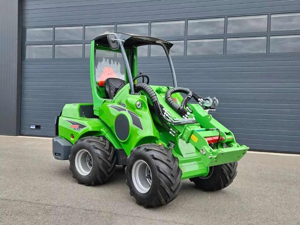 Avant 635i rental mini-shovel Ładowarka kołowa