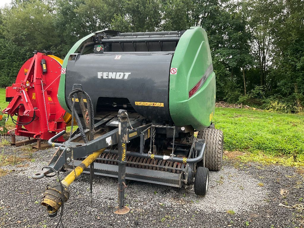 E-FARM: Fendt 4160 V - Presă de balotat - id 99YVFKL - 13.500 EUR - Anul: 2011 - Numărul total de baloți produși: 10.000,Franța
