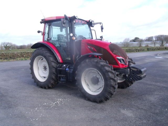 Valtra A115 Tractor €62,000