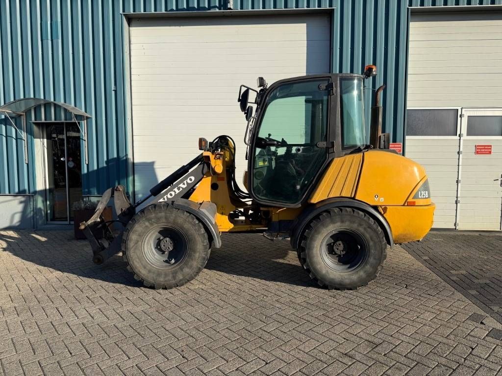 VOLVO l 25 b Pala gommata 18.500 €
