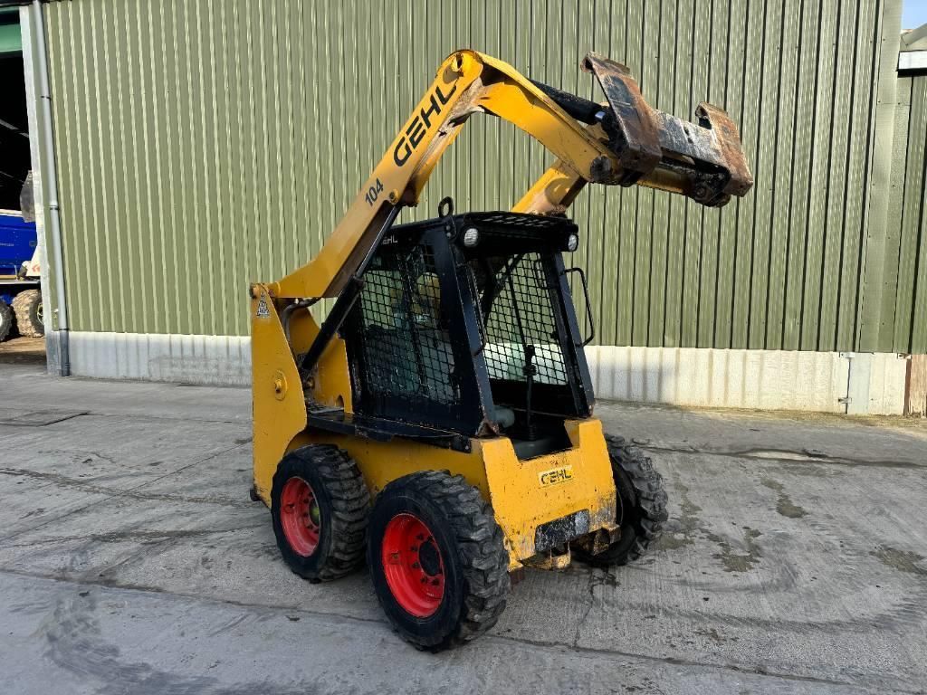 E-FARM: Gehl r 165 - Chargeuse compacte - id 8GJPIFC - 17 885 € - Année: 2019 - Royaume-Uni