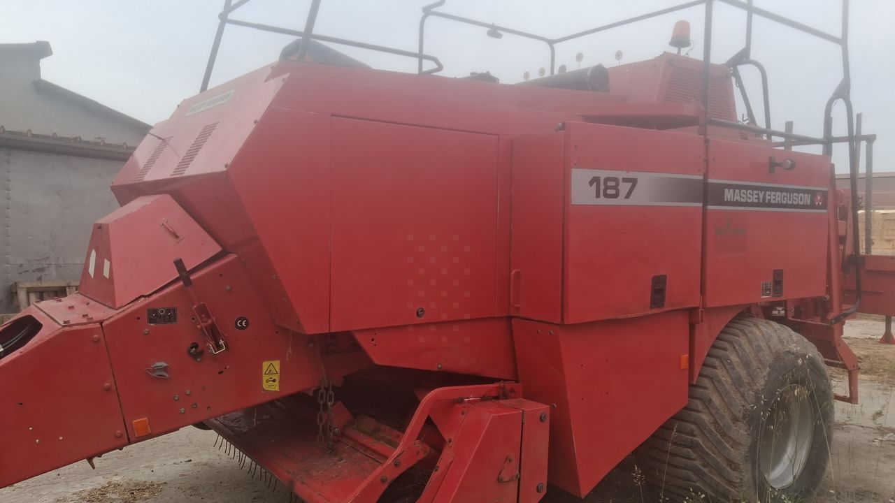Massey Ferguson 187 Baler €17,000