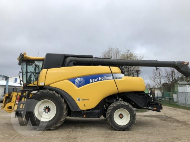 New Holland CR 9090 SCR combine €157,500