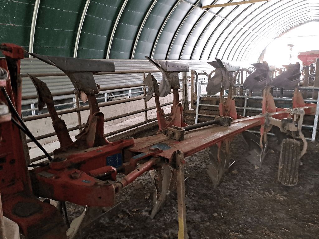 E-FARM: Kuhn master 120 - Charrue - id XGE8HFL - 5 000 € - Année: 1998 - France
