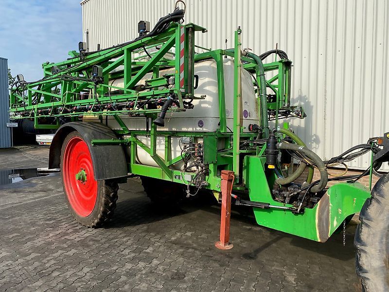 E-FARM: CHD 5033 getrokken veldspuit - Pflanzenschutzspritze - id VPK72HA - 9.500 € - Baujahr: 2002 - Niederlande