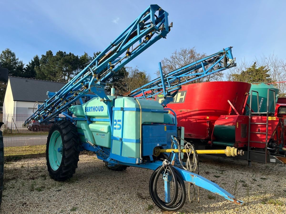 E-FARM: Berthoud racer 25 - Opryskiwacz - id 2QBJY4U - 7900 € - Rok produkcji: 2003 - Francja