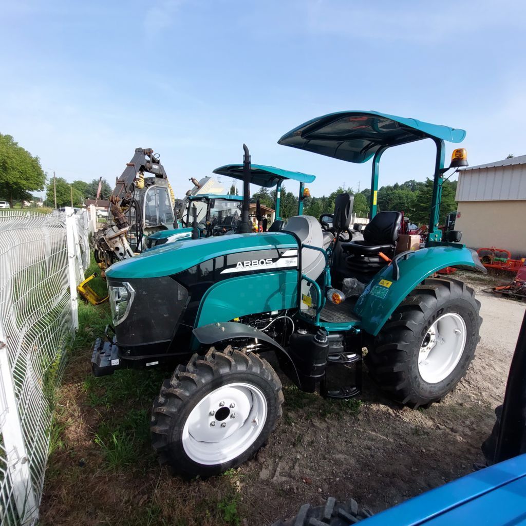 E-FARM: LOVOL 504 - Traktor - id SR2KHUK - Gyártási év: 2022 - Üzemóra (motor): 15,Motor teljesítménye (LE): 50,Franciaország