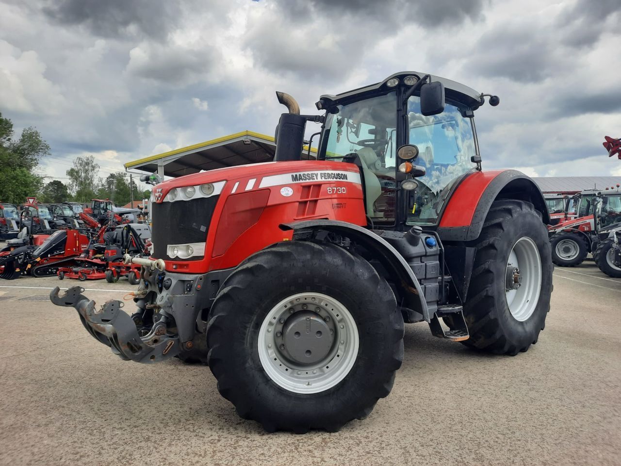 E-FARM: Massey Ferguson 8730 - Tractor - id DWYKWEP - €104,000 - Year of construction: 2015 - Engine hours: 4,100,Engine power (HP): 300,France