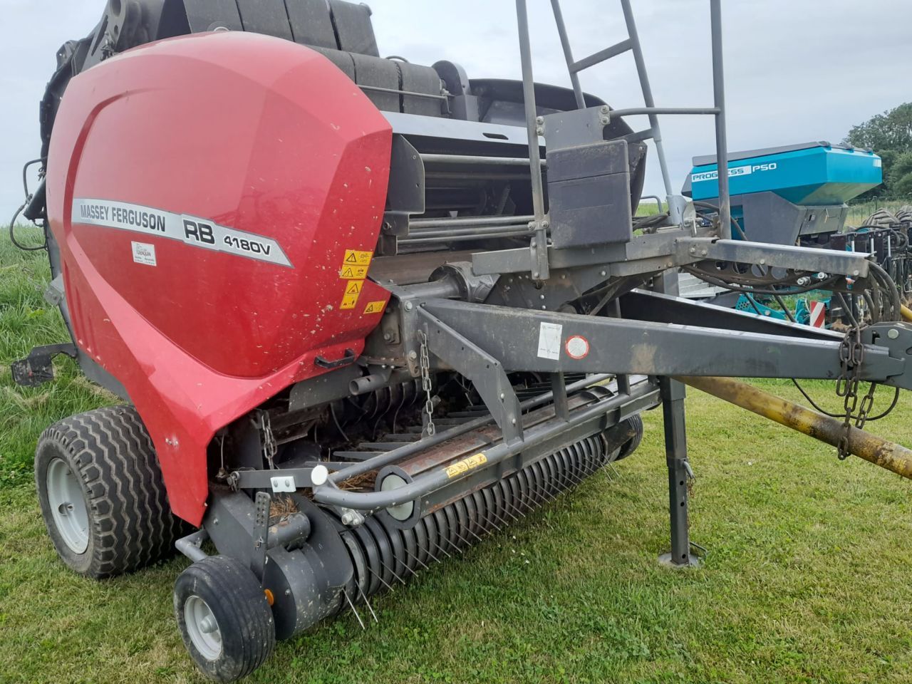 E-FARM: Massey Ferguson rb4180v - Baler - id BJCVMPH - €27,500 - Year of construction: 2020 - Total number of bales produced: 10,918,France