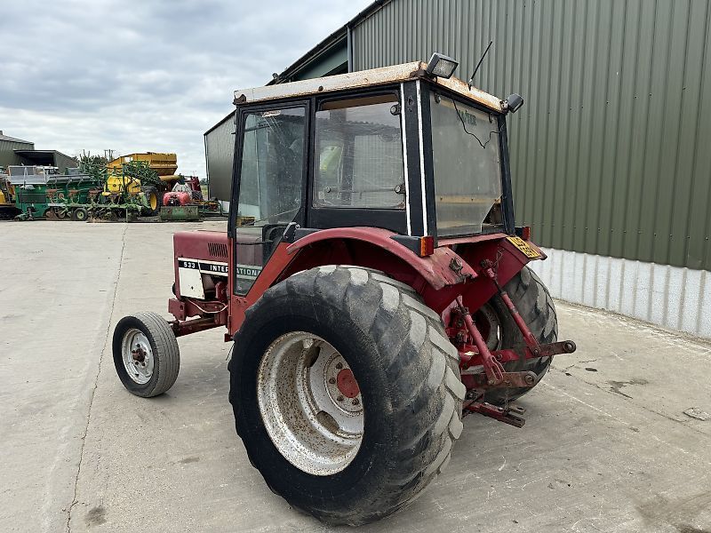 E-FARM: IHC 533 - Tracteur - id LNJVBFN - 4 661 € - Lecture du nombre d'heure: 1 344 - Royaume-Uni