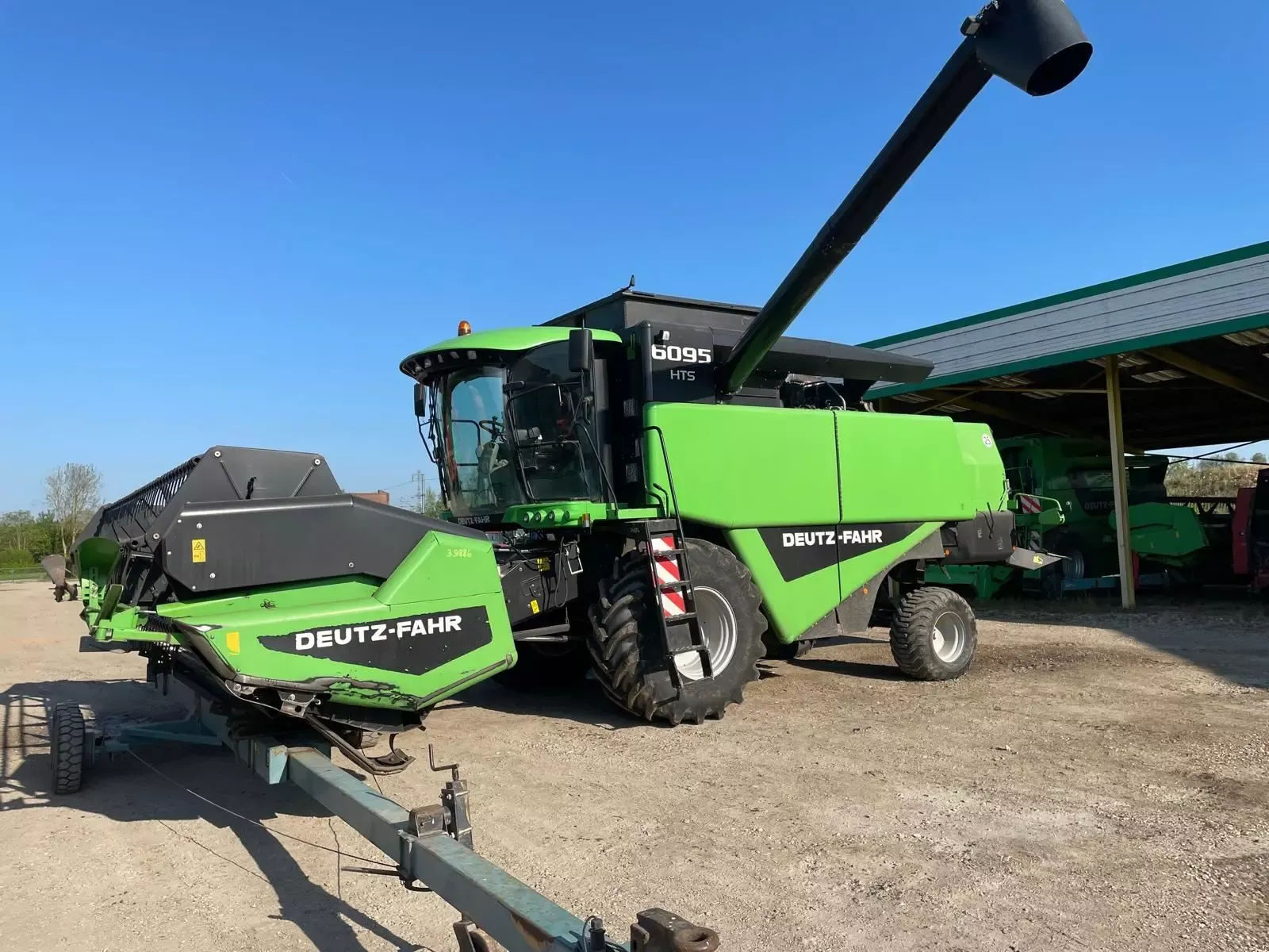 E-FARM: Deutz-Fahr 6095 A HTS - Combine harvester - id KINVCBF - €75,000 - Year of construction: 2010 - France