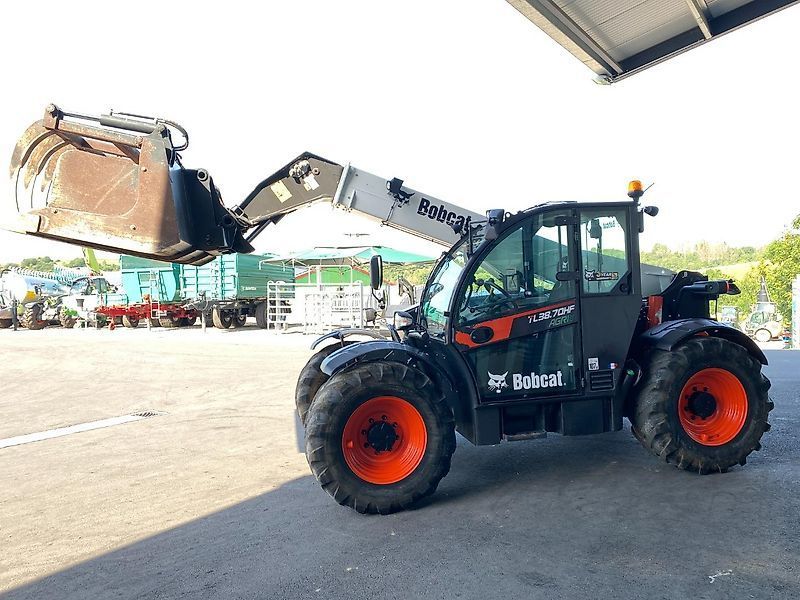 E-FARM: Bobcat tl 38.70 hf mit nur 2600 stunden, inkl. 3 werkzeugen - Chargeur télescopique  - id SUVCL8N - 59 999 € - Année: 2018 - Lecture du nombre d'heure: 2 607,Puissance du moteur (chevaux): 132,Allemagne