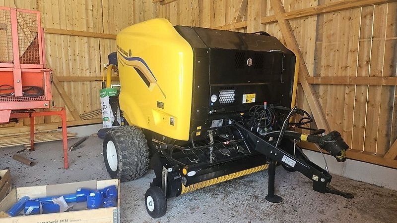 New Holland roll bar 125 Baler €22,750