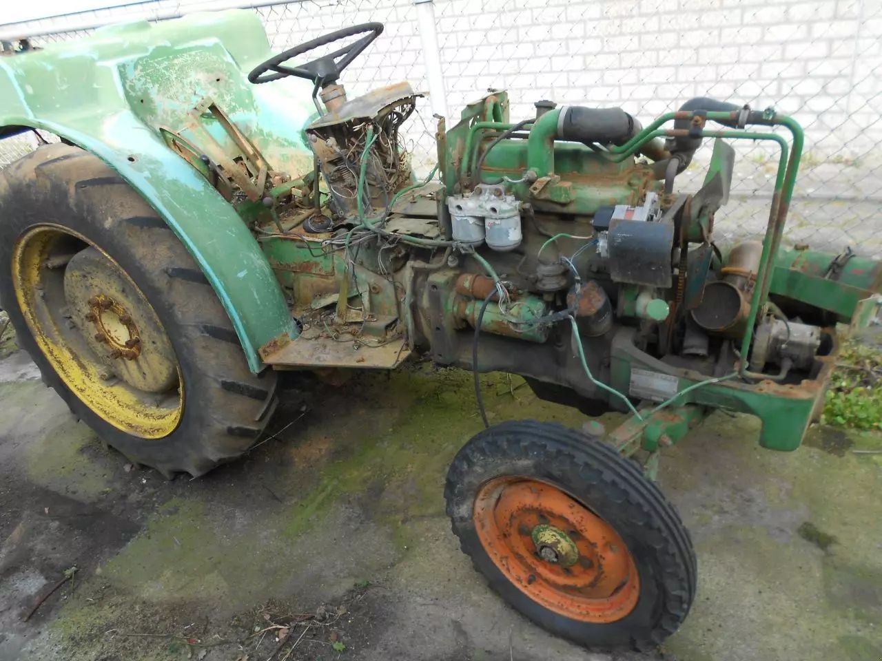 John Deere 1020 v Dele
