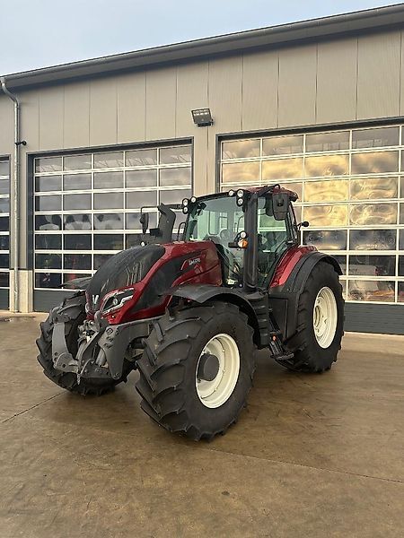 E-FARM: Valtra T235D - Traktor - id N4AML7B - 149.500 € - Baujahr: 2023 - Abgelesene Motorstunden: 890,Deutschland