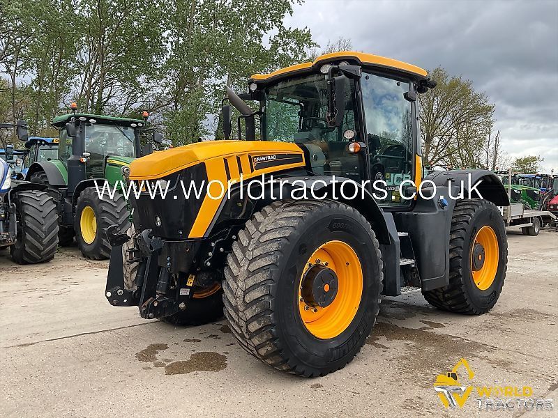 JCB Fastrac 4220 Trattore 79.347 €