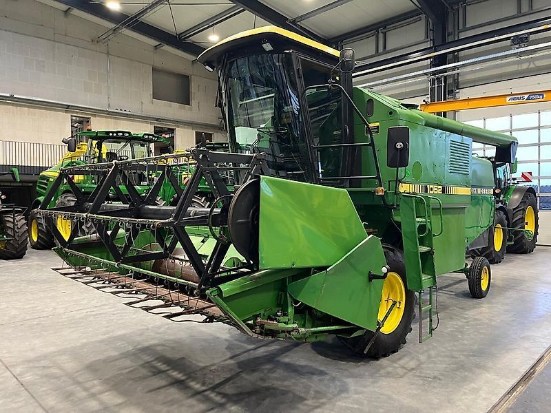 E-FARM: John Deere 1052 - Moissoneuse-batteuse - id 9JVVSLF - 19 500 € - Année: 1986 - Lecture du nombre d'heure: 3 535,Allemagne